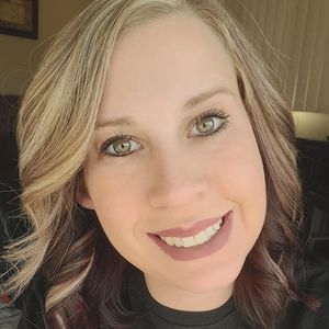 Meet your Posher, Leeann